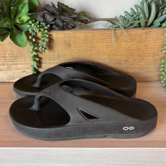 OOFOS Original Recovery Sandal. Black - Unisex - Picture 1 of 5